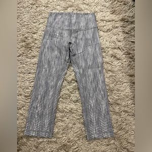 Lululemon Wunder Under Crop 21 
Luon Arrow Jacquard Grey Gray Leggings SZ 6